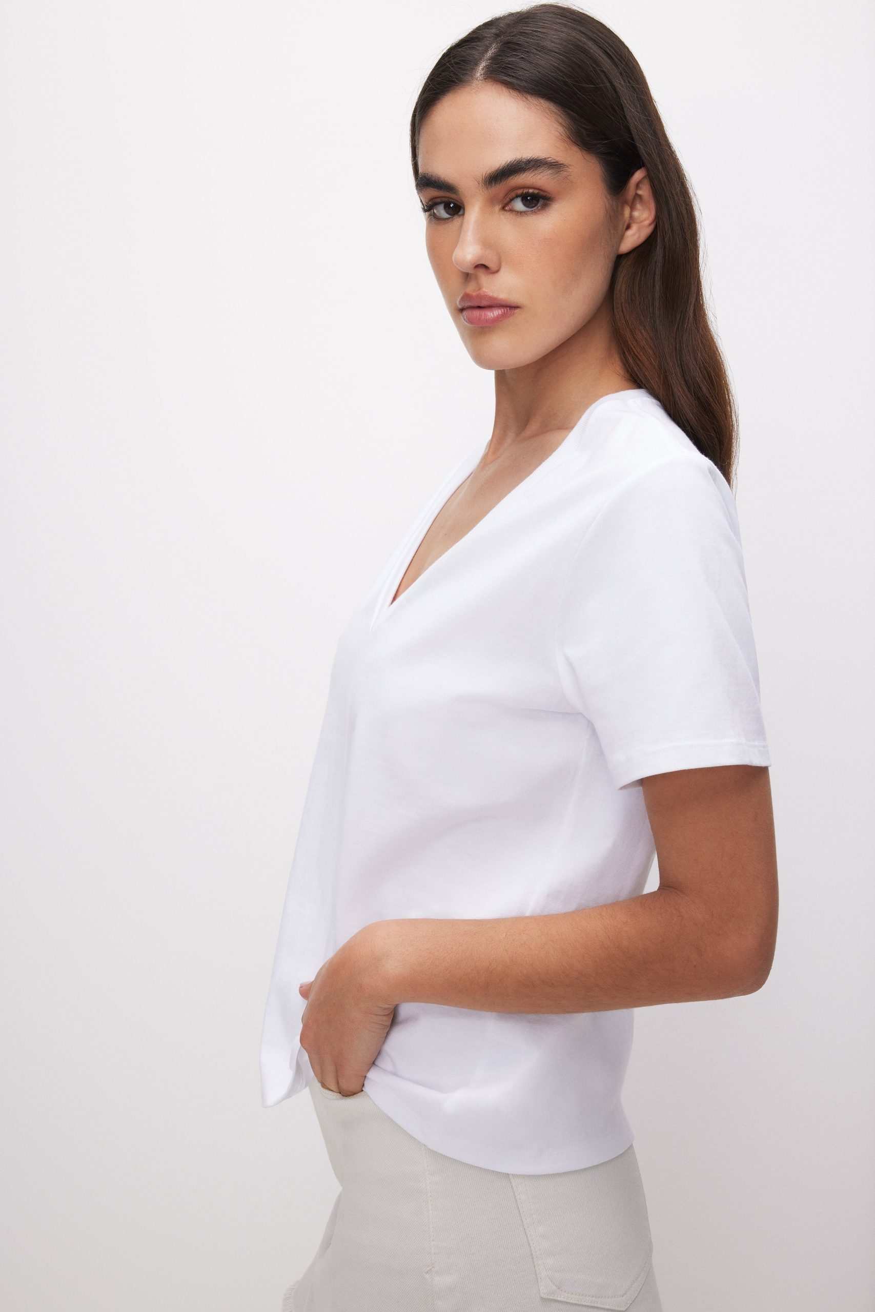 COTTON CLASSIC V-NECK TEE | WHITE001 - Image 3