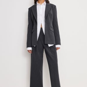 ESSENTIAL SUITING PLEATED CROPPED TROUSERS | DARK HEATHER GRAY