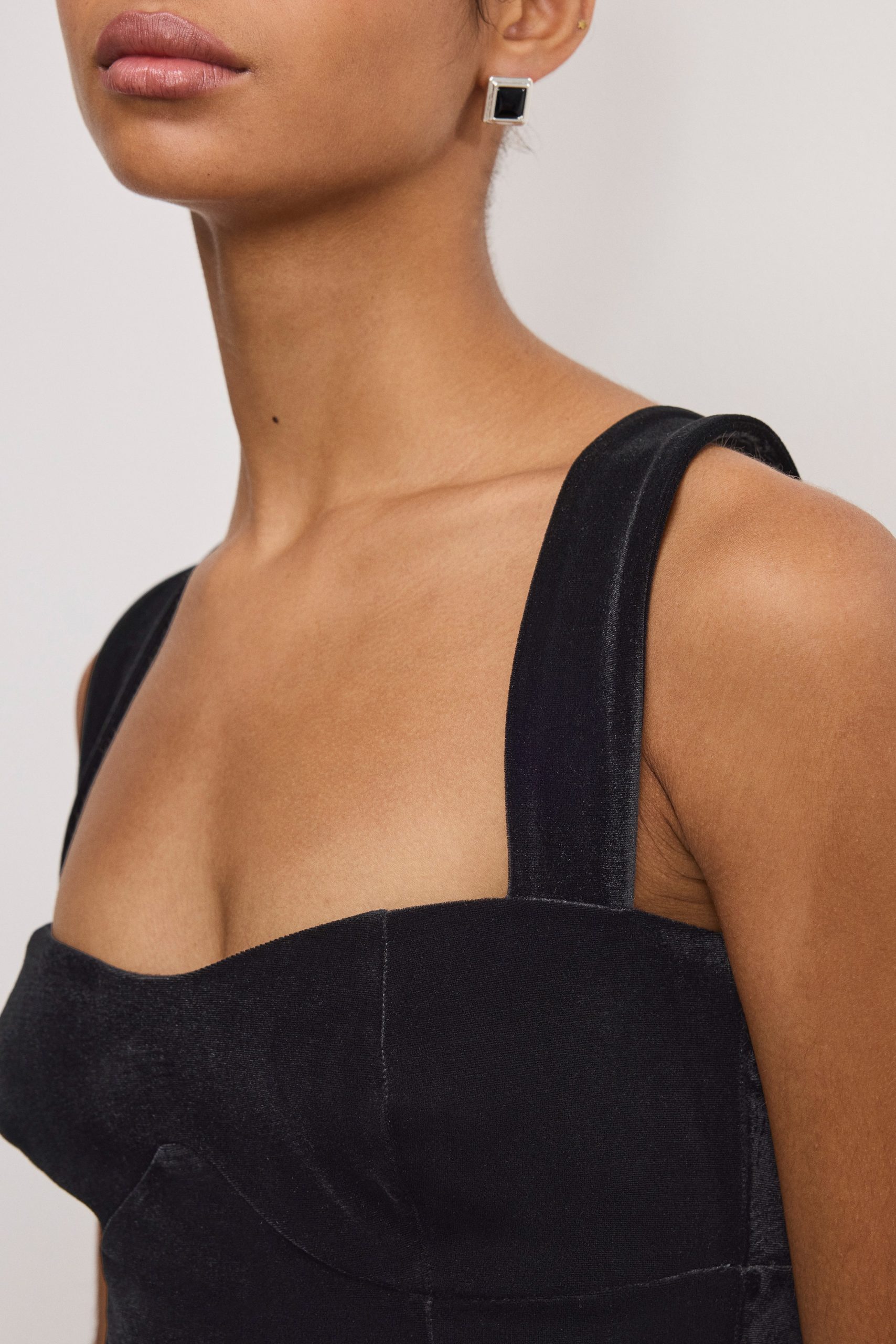 VELVET MINI DRESS | BLACK001 - Image 4