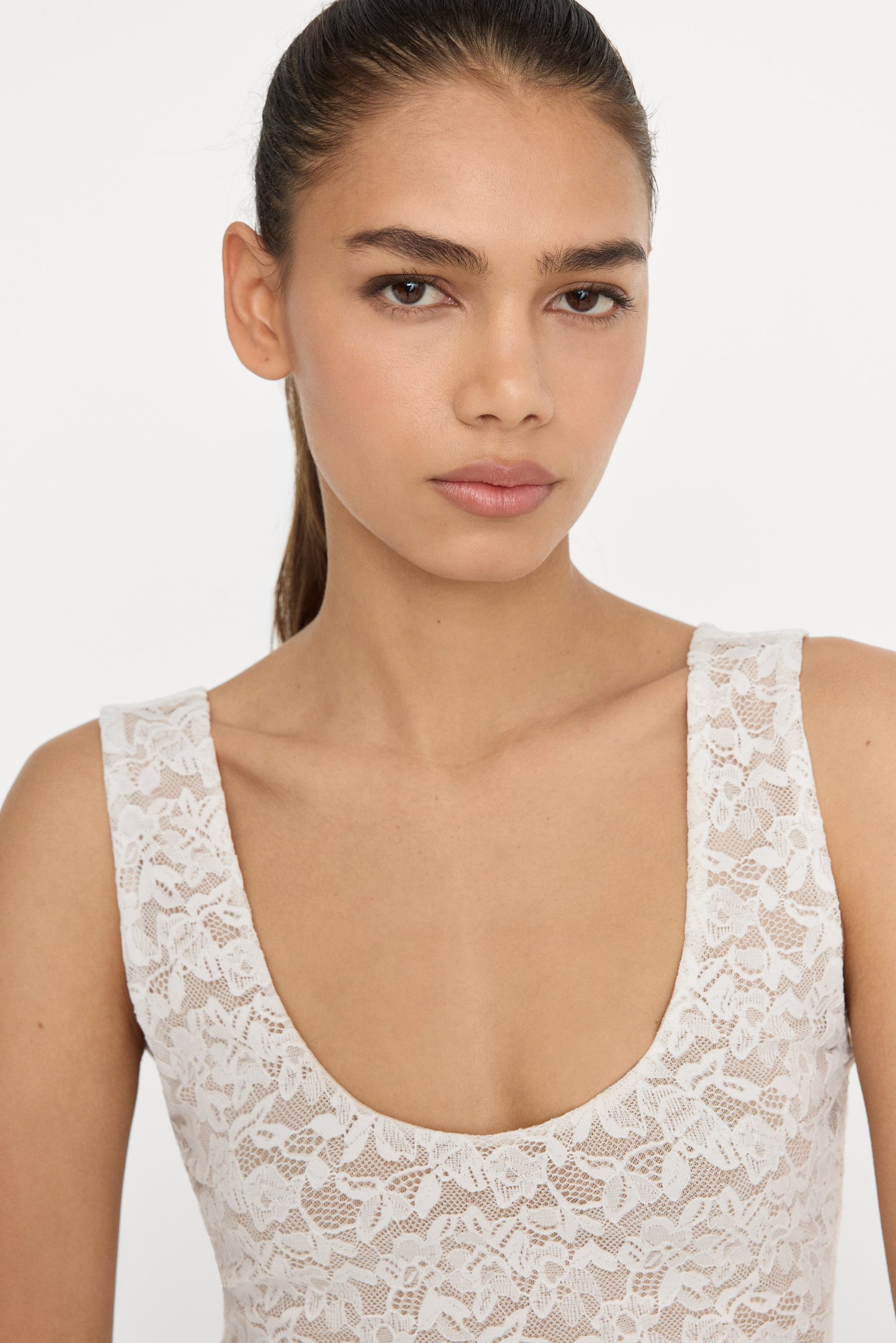 STRETCH LACE SCOOP TANK BODYSUIT | CHALK - Image 4