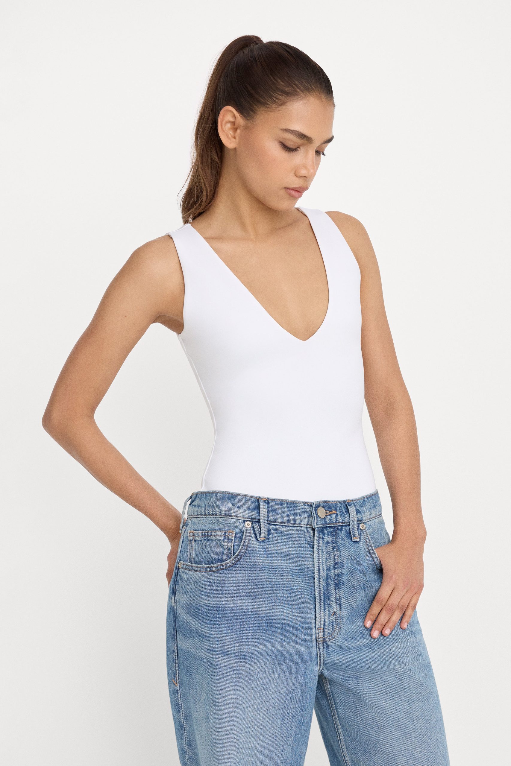 SCULPTING DEEP V BODYSUIT | WHITE001