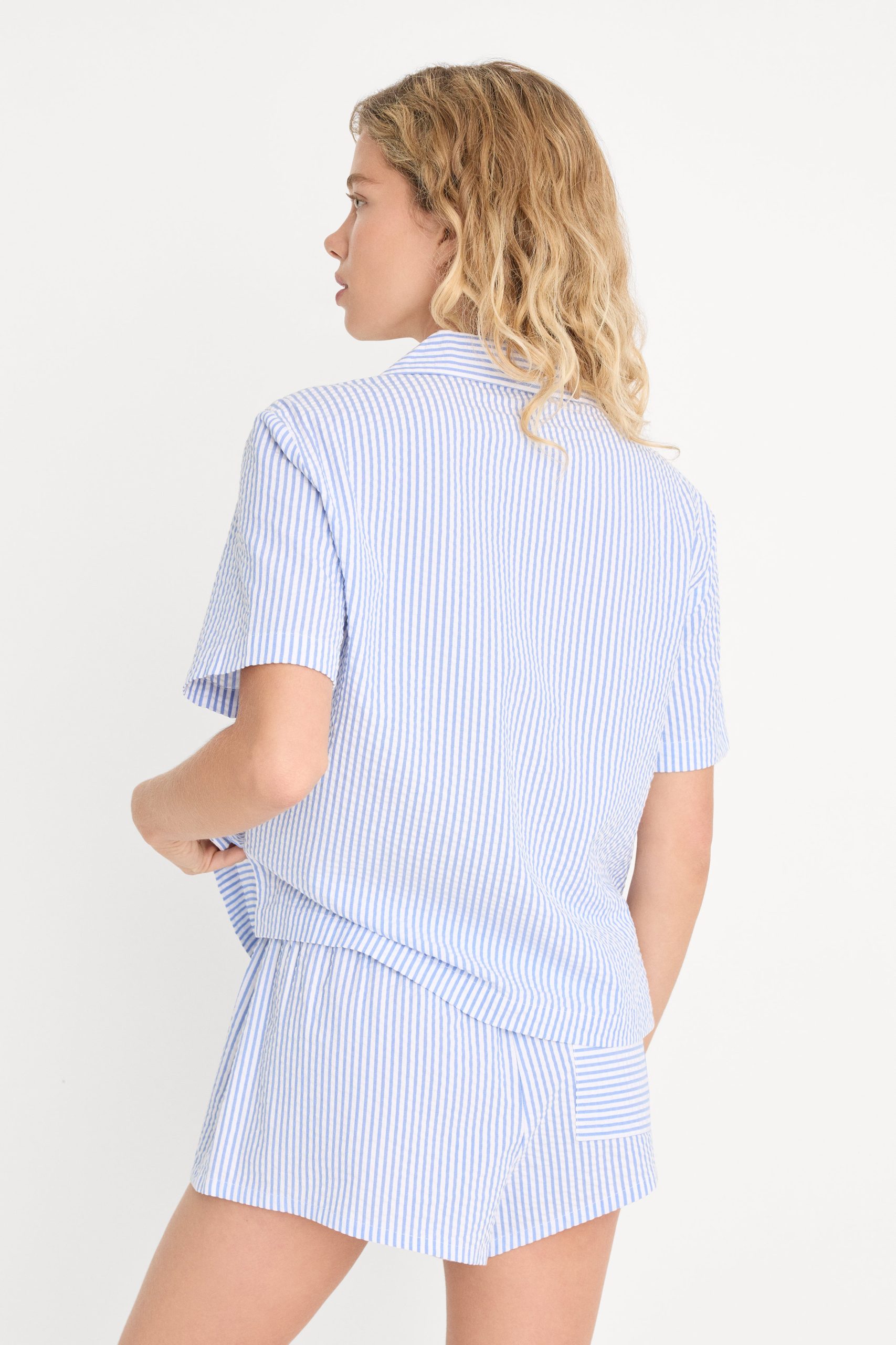 THE SEERSUCKER CAMP SHIRT | BLUE STRIPE - Image 5