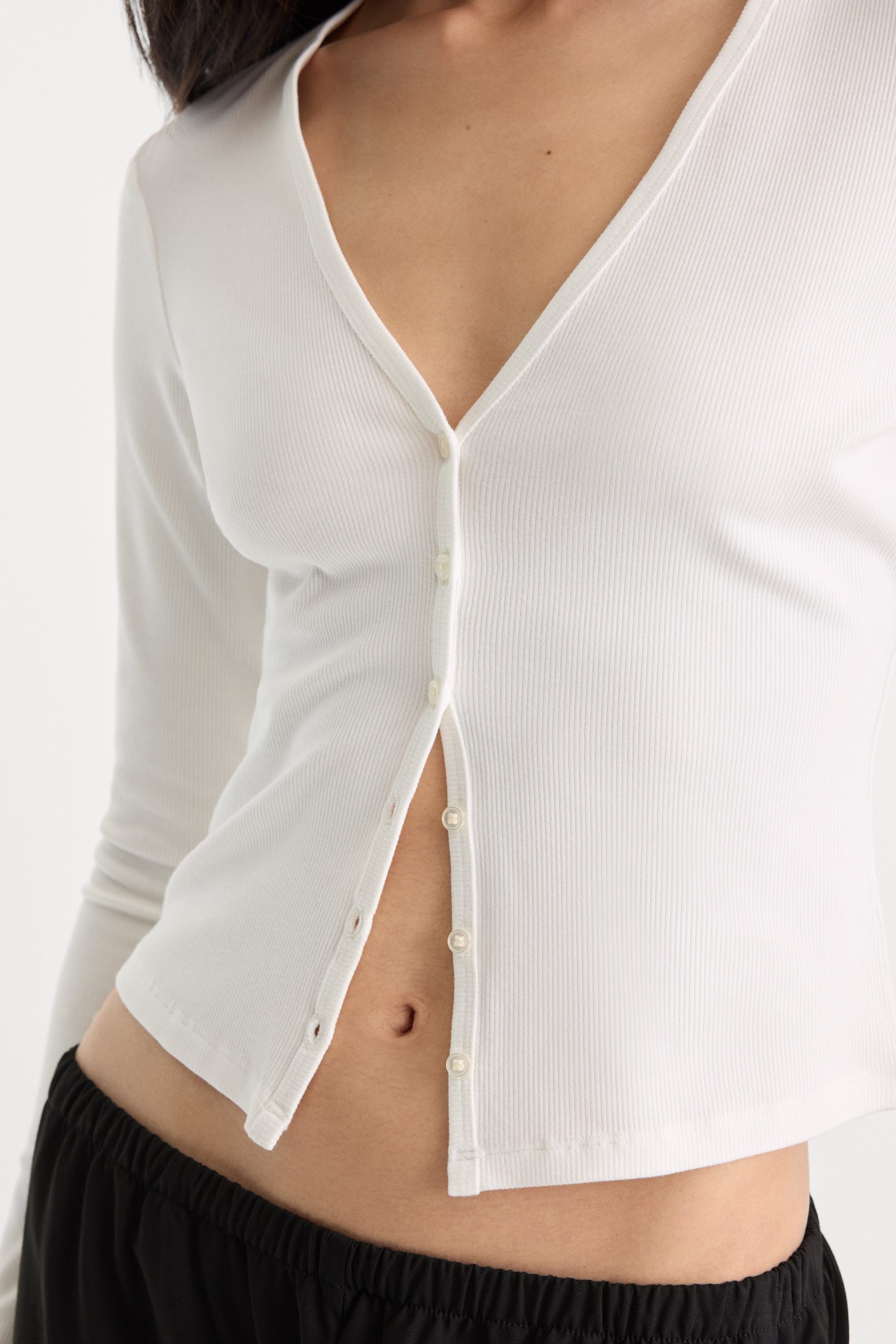 THE RIB V NECK CARDIGAN | CHALK - Image 4