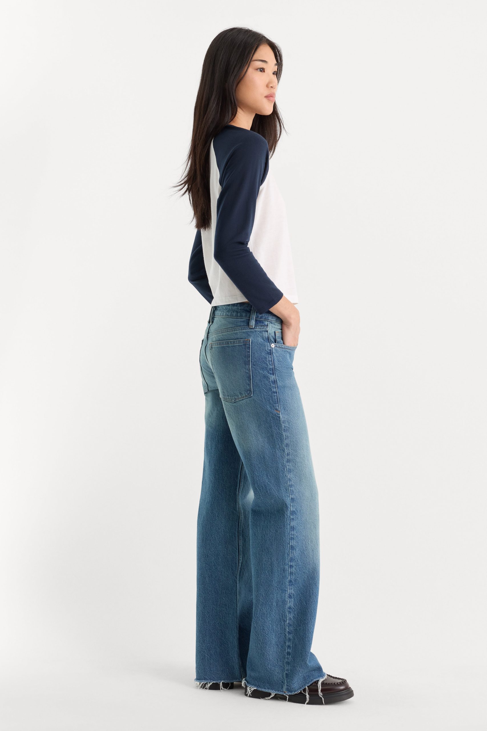 VINTAGE LOW LOOSE JEANS | TROUBLED WATER - Image 4