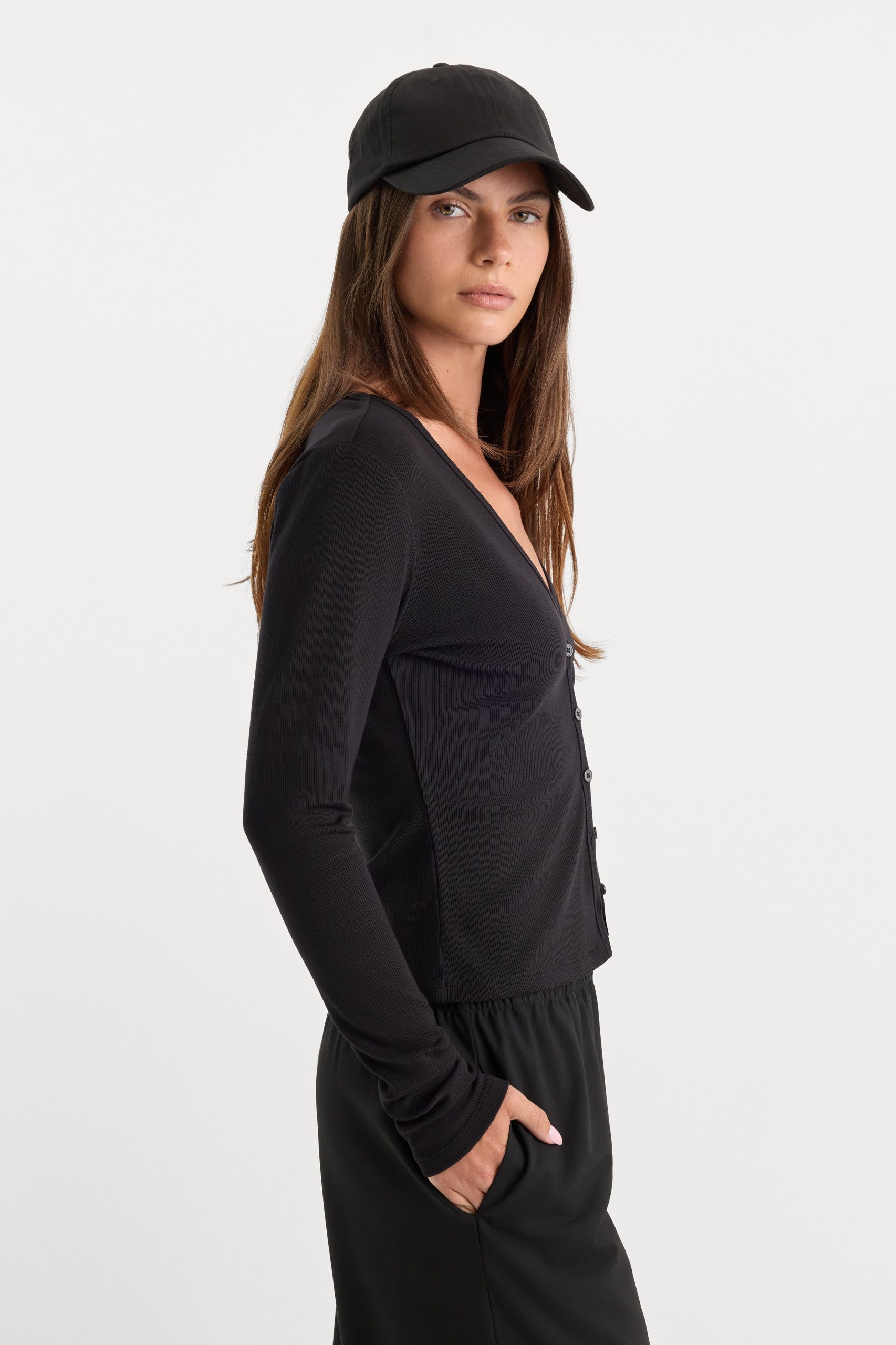 THE RIB V NECK CARDIGAN | BLACK - Image 2