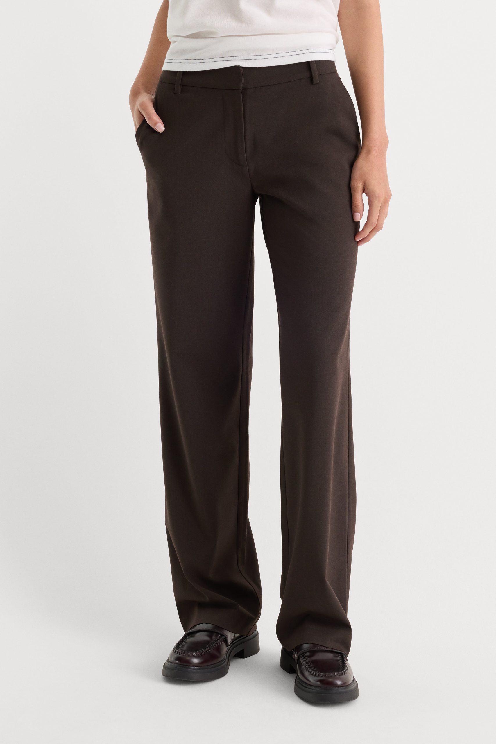 THE LOW RISE STRAIGHT LEG TROUSER | ESPRESSO - Image 2