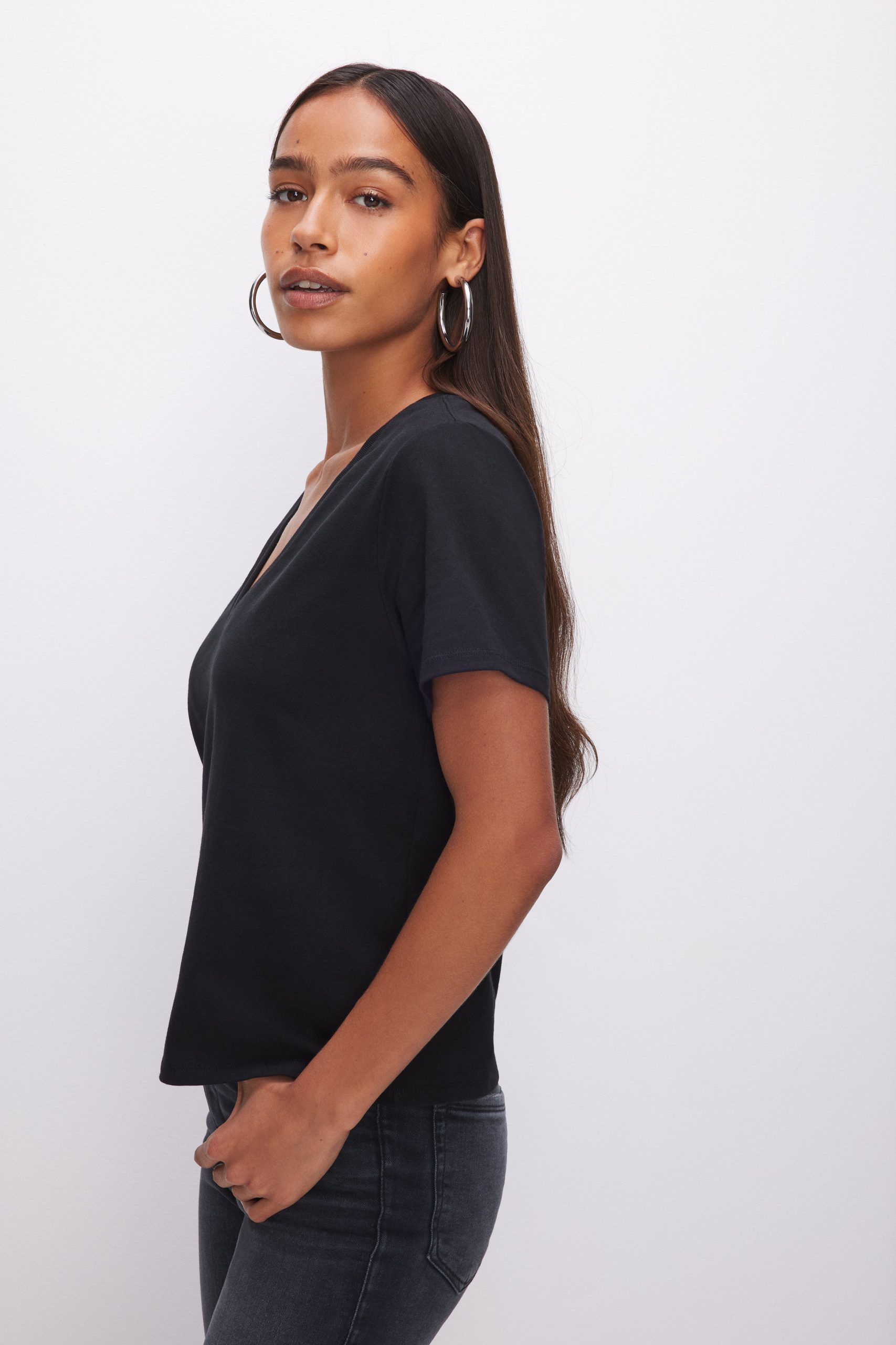 COTTON CLASSIC V-NECK TEE | BLACK001 - Image 2