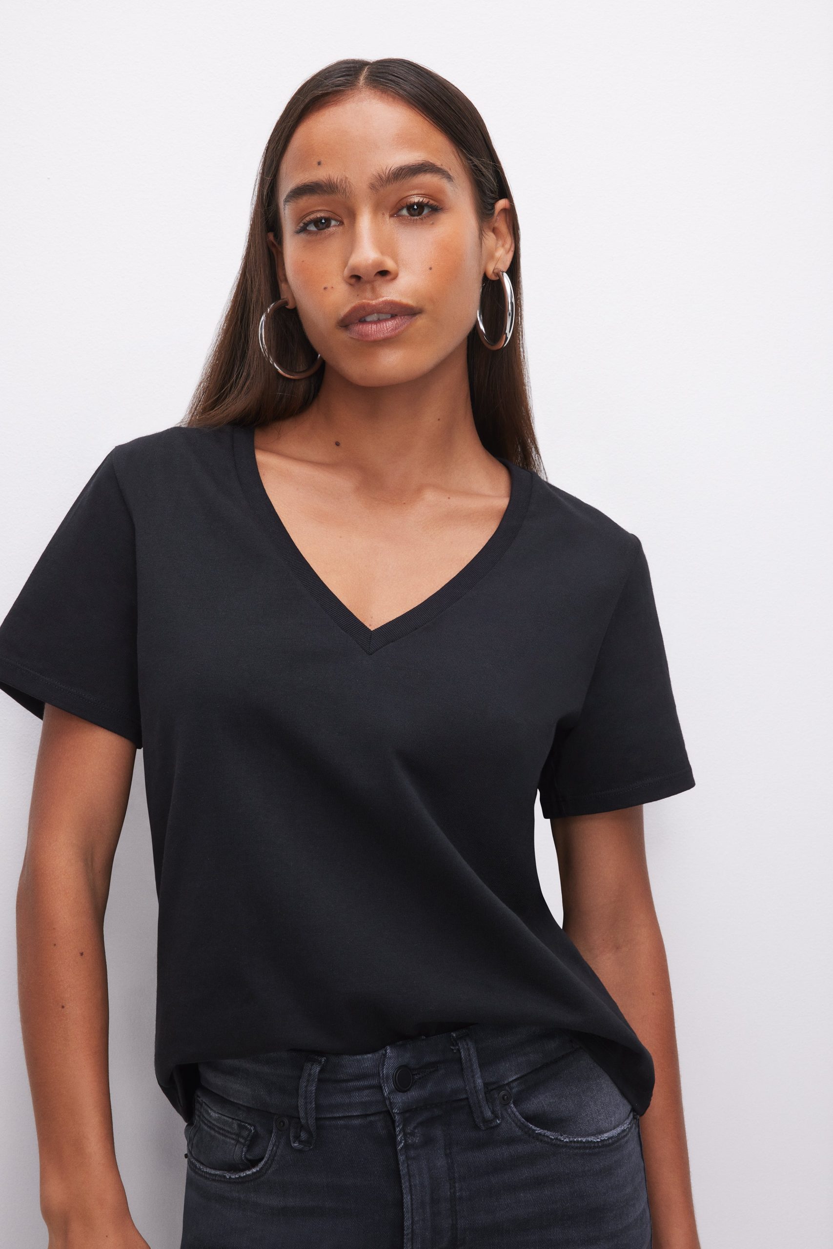 COTTON CLASSIC V-NECK TEE | BLACK001